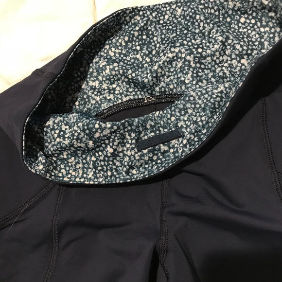 Lululemon Stash It Crop — Size 4 - Picture 5 of 7